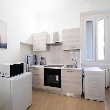 Apartment 4 Stops From The City Center Milano Exteriör bild