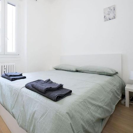 Apartment 4 Stops From The City Center Milano Exteriör bild