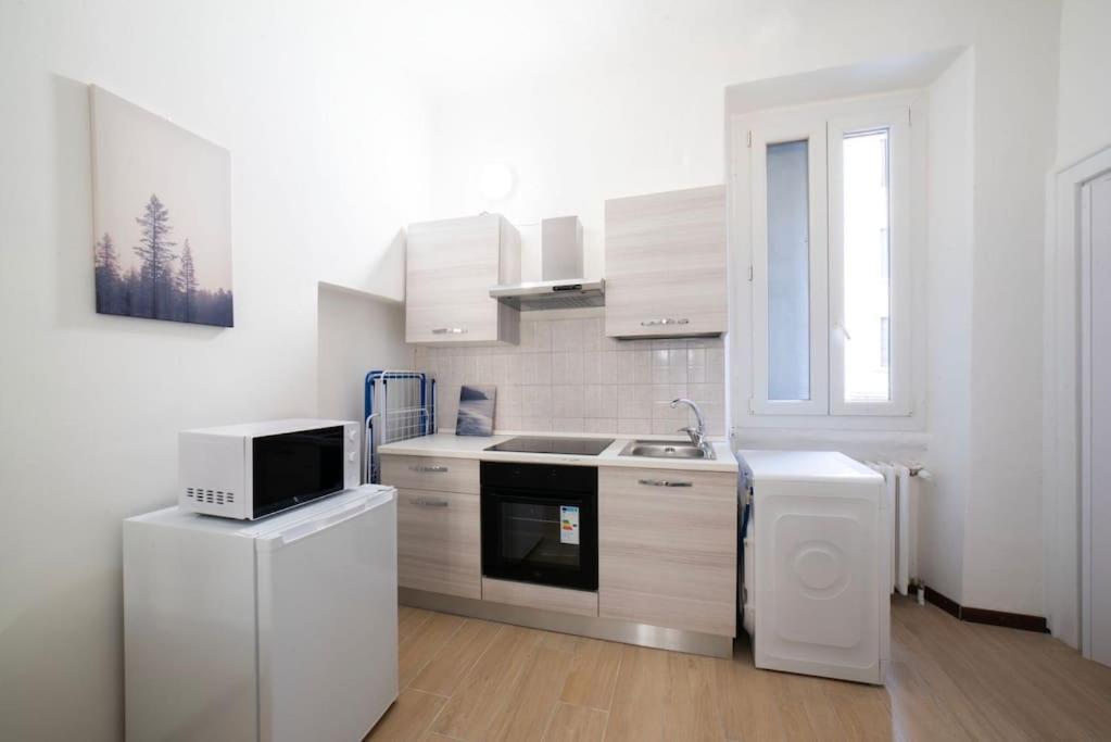Apartment 4 Stops From The City Center Milano Exteriör bild