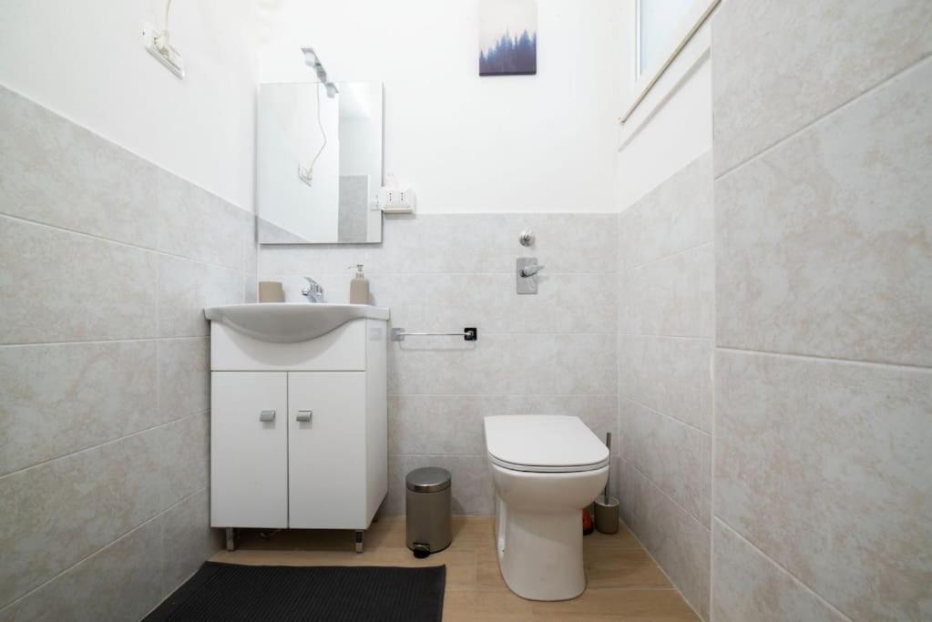 Apartment 4 Stops From The City Center Milano Exteriör bild