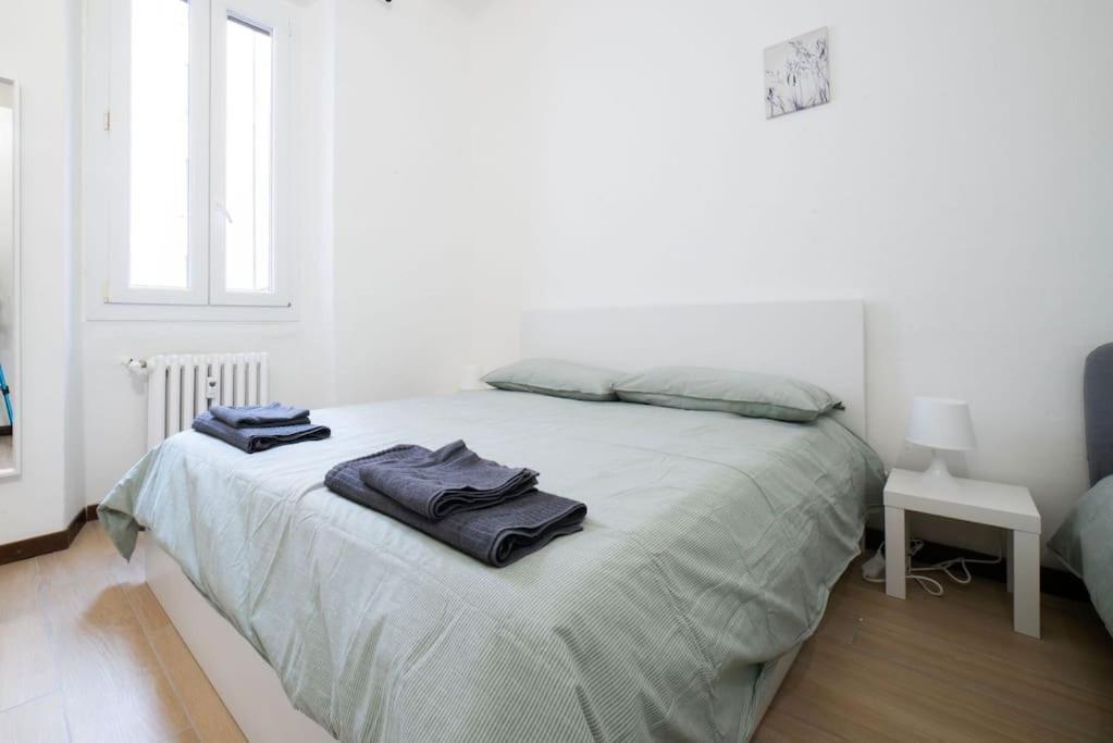 Apartment 4 Stops From The City Center Milano Exteriör bild