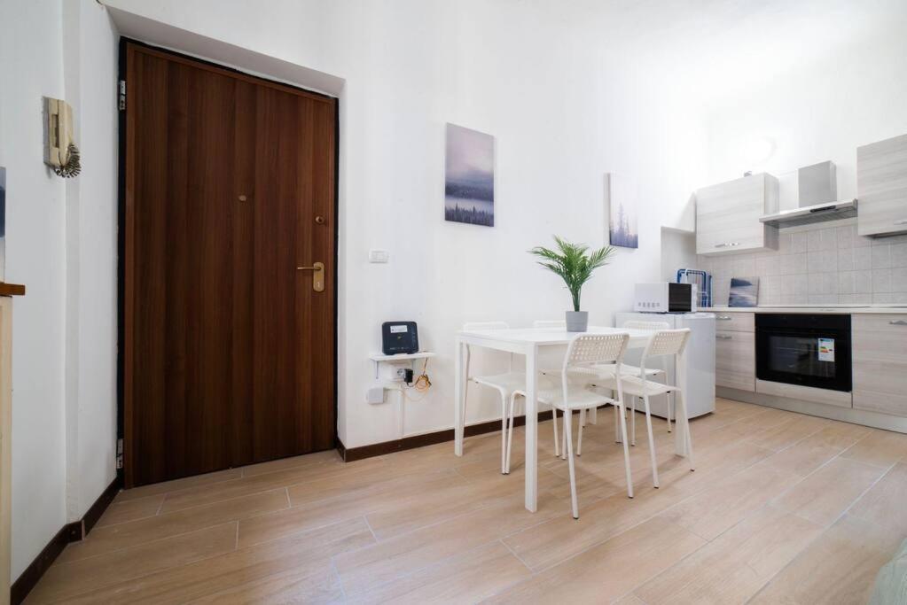 Apartment 4 Stops From The City Center Milano Exteriör bild