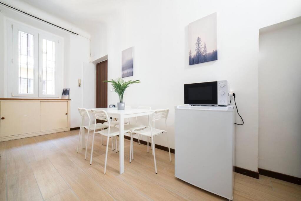 Apartment 4 Stops From The City Center Milano Exteriör bild